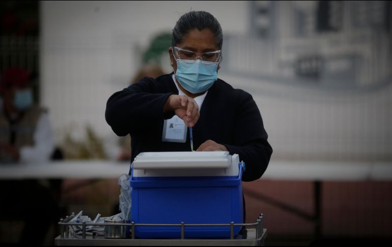 Luego del retraso por el clima en Estados Unidos, ayer lunes arribó a Jalisco la entrega de vacunas contra COVID-19 para proteger con dosis de refuerzo al personal docente del sector público y privado. EL INFORMADOR / ARCHIVO
