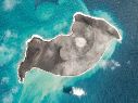 Este sábado 15 de enero se volvió tendencia en redes sociales Tonga, el nombre de un país insular que fue afectado por la erupción de un volcán submarino y posteriormente por un tsunami. AP / Planet Labs PBC
