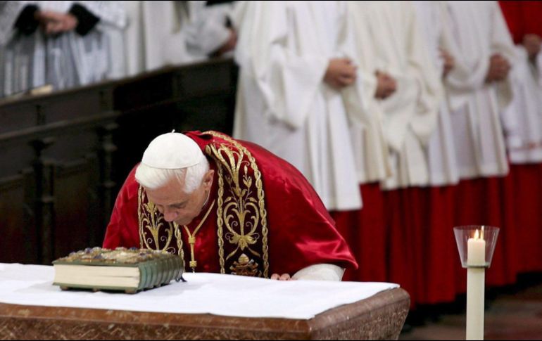 Benedicto XVI niega cualquier acusación y conocimiento de los hechos que se narran en el informe divulgado. EFE/ARCHIVO