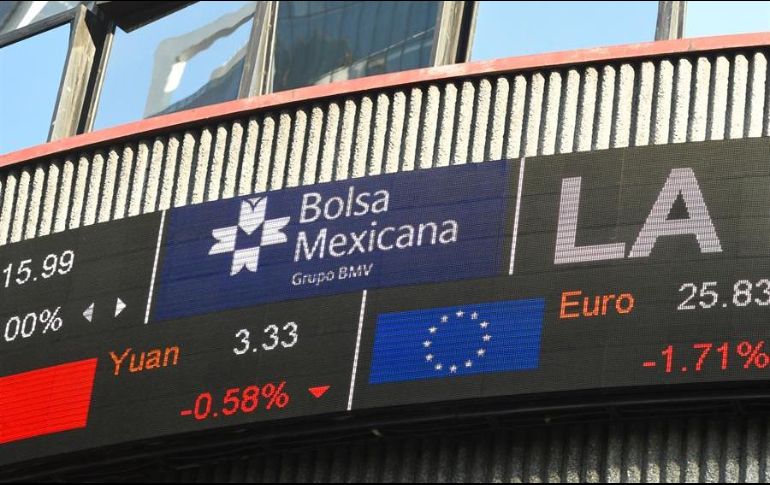 En la jornada, el peso mexicano se apreció un 0.4% frente al dólar, al cotizar a 19.79 unidades por billete verde en el mercado interbancario. EFE / ARCHIVO