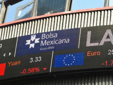 En la jornada, el peso mexicano se apreció un 0.4% frente al dólar, al cotizar a 19.79 unidades por billete verde en el mercado interbancario. EFE / ARCHIVO
