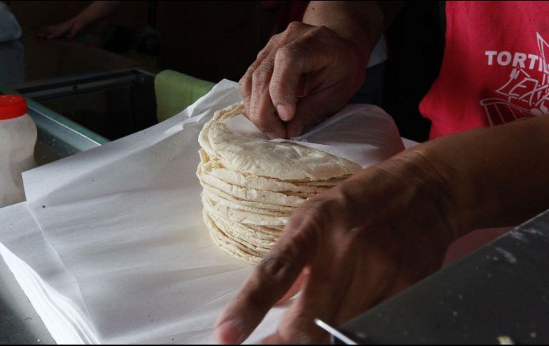 El costo promedio del kilo de tortilla podría llegar a 25 pesos en las próximas semanas. EL INFORMADOR/A. Camacho