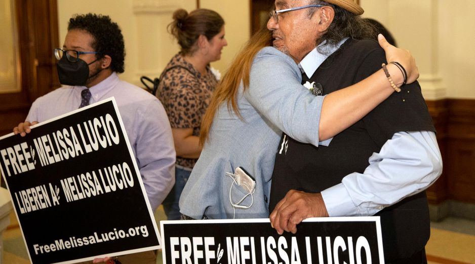 Familiares de la condenada de origen mexicano celebraron la suspensión temporal de la pena. AP/J. Janner