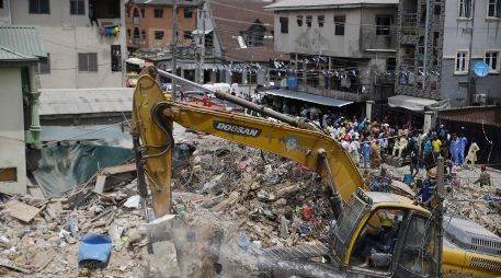 Se desconoce el número de víctimas que pudieran estar atrapadas entre los escombros. AP/S. Alamba
