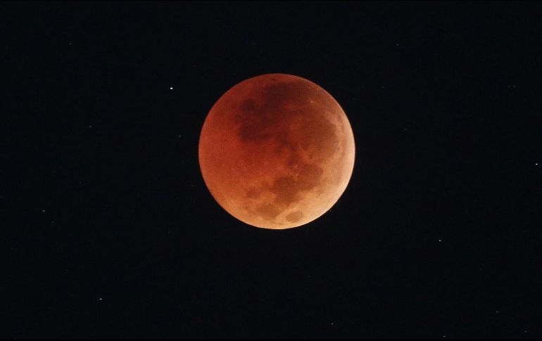 El eclipse de Luna sucede cuando la Tierra se interpone en el camino de la luz del Sol hacia la Luna. EFE / ARCHIVO