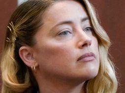 Amber Heard señaló en el juicio que en la década de los 90, su expareja Johnny Depp empujó a Kate Moss por unas escaleras.  AP / ARCHIVO