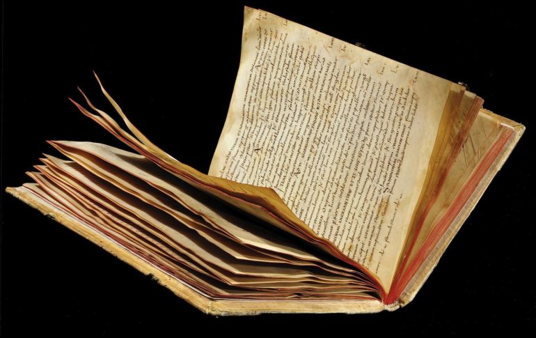El sello encontrado en el manuscrito ayudó a confirmar el hallazo de la inedita obra de Nostradamus. EFE / ARCHIVO
