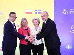 Mateusz Morawiecki primer ministro de Polonia; Magdalena Andersson, primera ministra de Suecia; Ursula von der Leyern, presidenta de la Comisión Europea, y Danys Smyhal, primer ministro de Ucrania. EFE/R. Guz