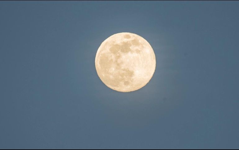 La luna de flores se podrá disfrutar a simple vista, así que solo recuerda la fecha y mira al cielo. AP / ARCHIVO