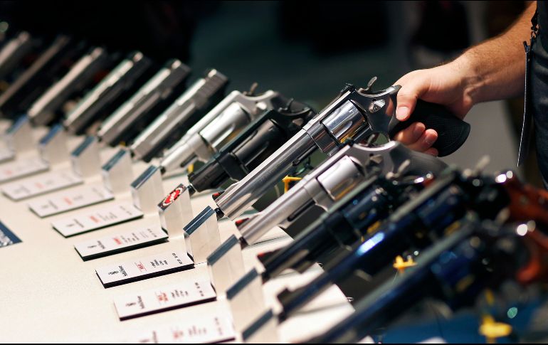 Según los CDC, 24 mil personas se quitaron la vida con un arma de fuego en 2020. AP / ARCHIVO