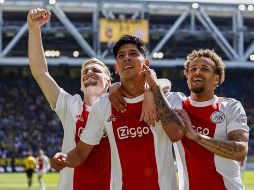 El Ajax finalizó la temporada en la cima con 83 puntos y con el espíritu goleador de Edson Álvarez. EFE / M. Van Steen