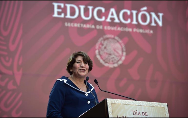 Delfina Gómez Álvarez aseguró que el gobierno de la República camina al lado de los docentes del país. ESPECIAL / presidente.gob.mx
