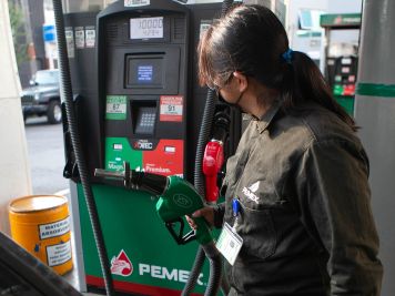 Pese a subsidios, sube gasolina más de 5 pesos en esta administración