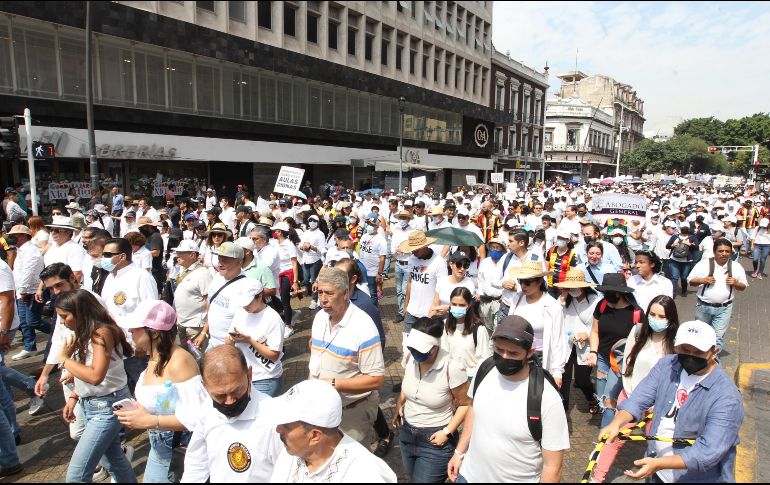 De acuerdo con cifras de la UdeG a la marcha acudieron 103 mil personas, mientras que la cifra de Protección Civil Jalisco fue de 46 mil personas. EL INFORMADOR / A. Camacho