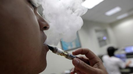 Investigadores del INER determinaron que hay evidencia para sostener que los cigarrillos electrónicos pueden causar enfermedades pulmonares agudas. EL INFORMADOR/Archivo