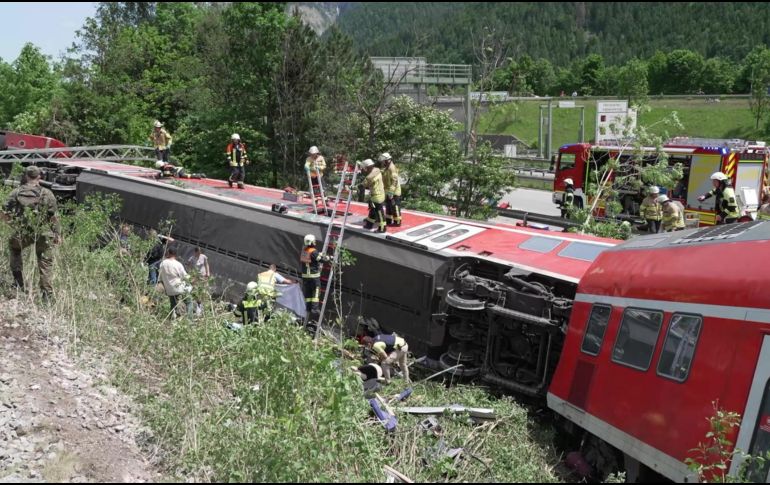 Al momento del accidente viajaban en el tren unas 140 personas. EFE/NETWORK PICTURES
