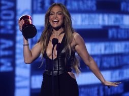 Jennifer López protagoniza la noche al recibir el premio a “Mejor Canción” y “Premio Generación MTV”. AP/Chris Pizzello