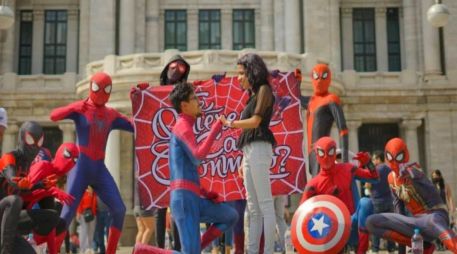 La original petición de matrimonio ha causado sensación a los fans de Marvel. ESPECIAL/CAPTURA DE VIDEO