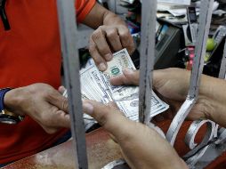 El dólar al menudeo se vende en 20.53 pesos, cifra 0.58% o 12 centavos por abajo al nivel registrado un día antes. EL INFORMADOR/ARCHIVO