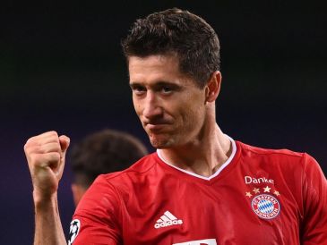 El delantero polaco ya se reunió con directivos del Bayern, quienes al parecer estarían dando su brazo a torcer para dejarlo salir del club. EFE/Archivo