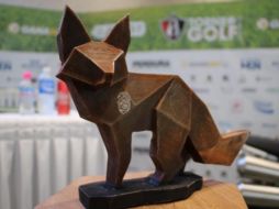 En  cada  categoría,  los  tres  primeros  lugares  recibirán  como  trofeo  una  obra  del  artista plástico jalisciense Álvaro Cuevas, quien describió que sus piezas plasman  la  imagen  icónica  del  zorro. ESPECIAL / Atlas Clubes