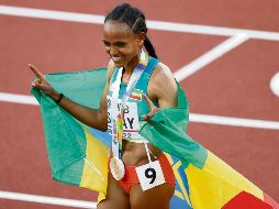 Tsegay compartió el podio con la keniana Beatrice Chebet y la también etíope Dawit Seyaum. AFP/S. Chambers