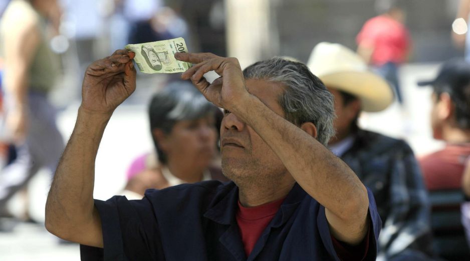 Para prevenir tales situaciones, Banxico proporciona diversas características en sus billetes para facilitar la detección de posibles falsificaciones en circulación. EL INFORMADOR / ARCHIVO