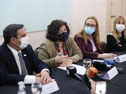La ministra de Salud argentina, Carla Vizzotti, ofrece una conferencia de prensa sobre las causas de la enfermedad. AFP/Ministerio de Salud de Argentina