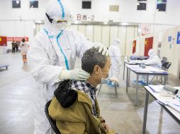 Desde 2020, China ha aprobado ocho vacunas contra el COVID-19 desarrolladas localmente, pero aún no ha permitido que se utilicen vacunas extranjeras en su territorio. AFP / ARCHIVO