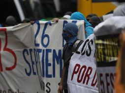 Desde la semana pasada familiares y activistas empezaron con las manifestaciones previo al aniversario de la desaparición de los estudiantes, ocurrida el 26 de septiembre de 2014 en Iguala, Guerrero. EFE/S.Gutiérrez
