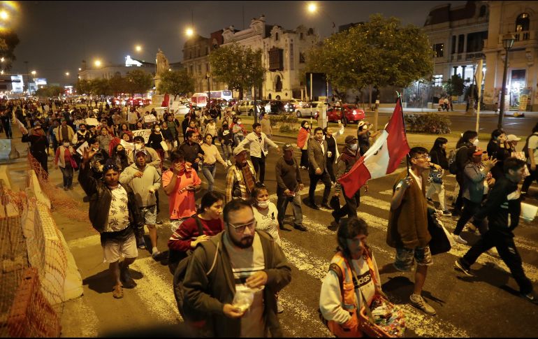 Simpatizantes de Pedro Castillo protestan en las calles de Perú y piden la renuncia de la presidente. EFE