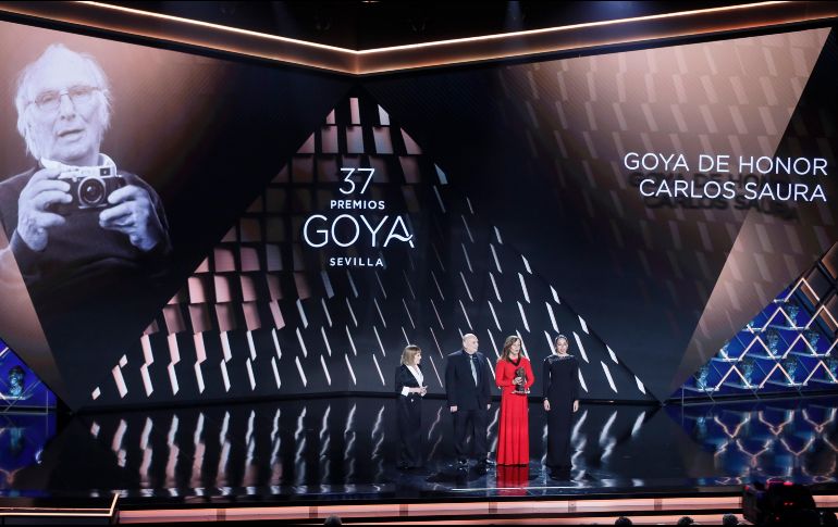 La familia del director Carlos Saura recibió el Goya honorífico póstumo. EFE/J. Vidal