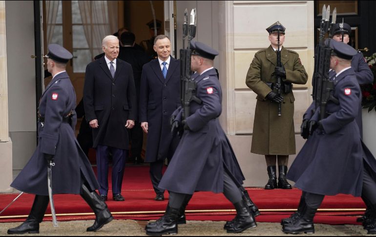 Biden y Duda se reunieron en el palacio presidencial de Varsovia acompañados de miembros de sus respectivos Gobiernos. AP/E. Vucci