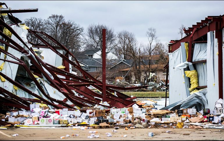 Los tornados han dejado a su paso un rastro de devastación con árboles y postes eléctricos arrancados del suelo. AP/J. Cress