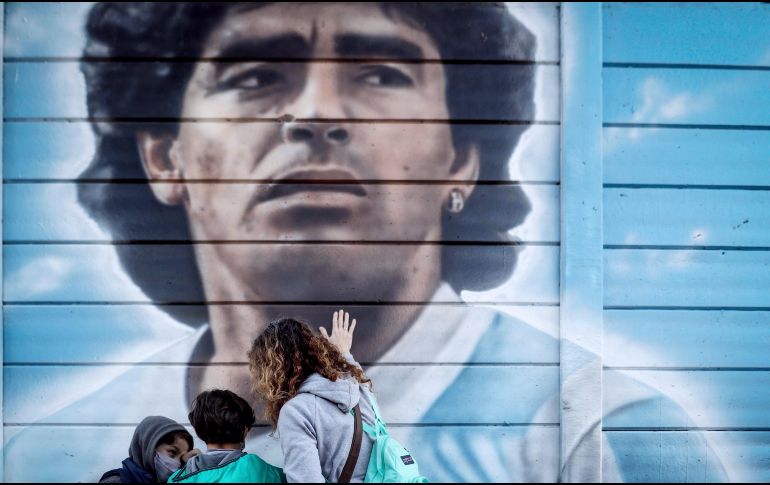 Aún persiste el recuerdo por el astro argentino Diego Maradona. EFE/Archivo.