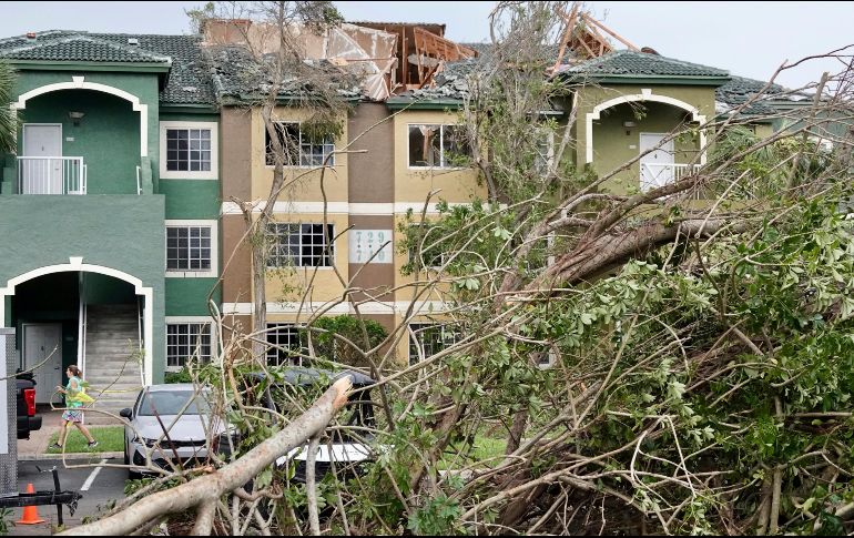 El Departamento de Policía de Palm Beach Gardens no ha reportado heridos graves ni fatalidades tras el tornado. AP/J. Cavaretta