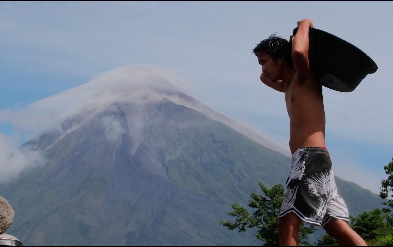 El Mayón, uno de los volcanes más activos del archipiélago filipino. EFE/Francis R. Malasig