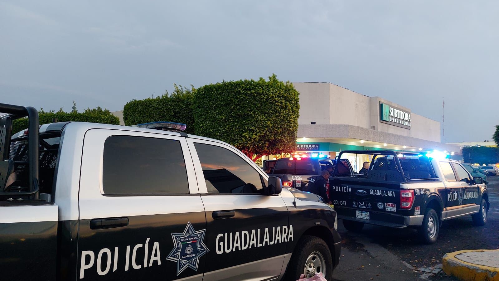 Los detenidos fueron identificados como Juan José “N”, de 42 años, y Evelyn Yerad “N”, de 23. ESPECIAL/Policía de Guadalajara