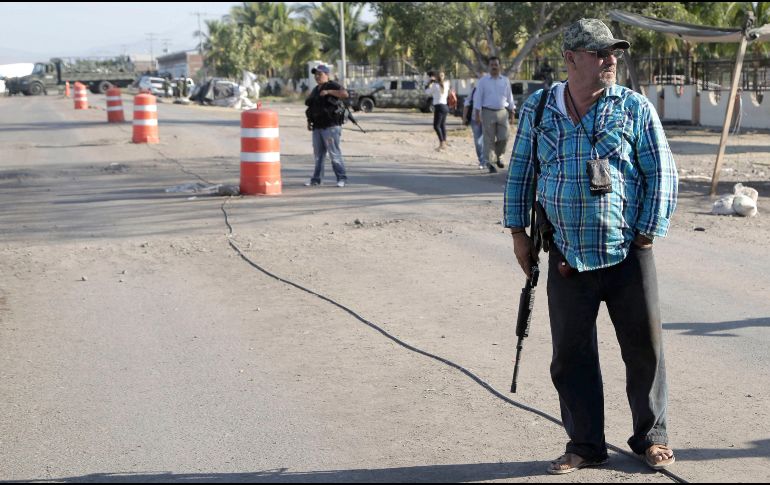 El 24 de febrero de 2013, cerca de 60 personas, entre ellos Hipólito Mora, levantaron a La Ruana en armas. AP / ARCHIVO