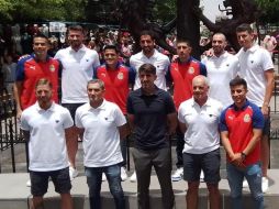 Chivas y el Athletic de Bilbao se tomaron una fotografía especial en el Escudo de Armas. ESPECIAL