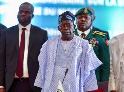 Bola Ahmed Tinubu, presidente de Nigeria —país que encabezaría la fuerza militar— con otros líderes de la CEDEAO en una reunión donde se discutió la situación en Níger. EFE