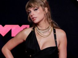 En la pasada entrega de los MTV VMAs, Taylor Swift lució un vestido Versace que los fans han interpretado como un guiño al álbum de 2017, 