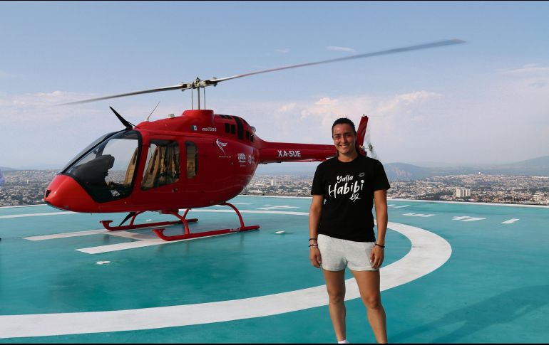 Ons Jabeur. La número 7 del ránking mundial de tenis femenil disfrutó de un viaje en uno de los helicópteros de Aviacopter. CORTESÍA