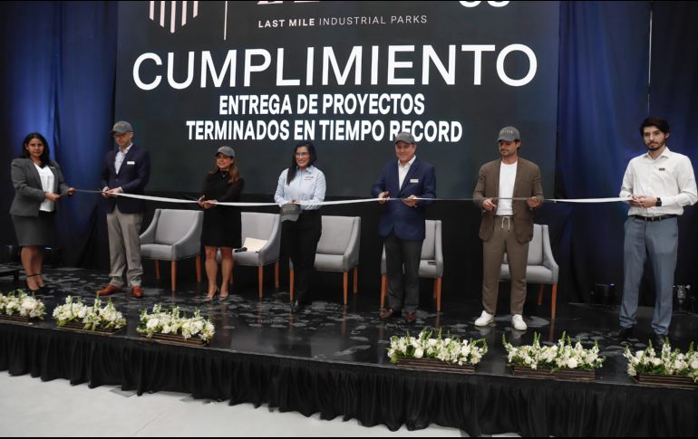 Corte de listón por Antonio Gómez, Iris Barraza, Citlali Anaya Tenorio, Luis Montes De Oca y Fabián García