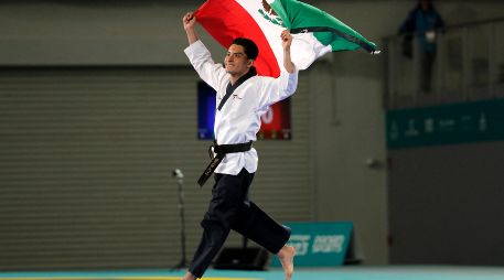 William Arroyo ganó la primera medalla de oro de Santiago 2023 al superar en taekwondo al nicaragüense Martín Ortega en la modalidad de poomsae. AFP