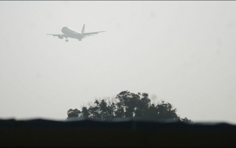 La empresa que administra la terminal tapatía explicó que el cierre de operaciones en aeropuerto tapatío por neblina inició a las 06:53 horas y concluyó a las 07:55 horas. EL INFORMADOR / ARCHIVO