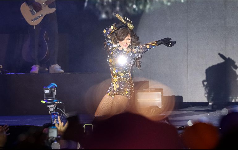 “La Trevi” lució vestuarios impactantes durante su concierto. EL INFORMADOR/ H. Figueroa