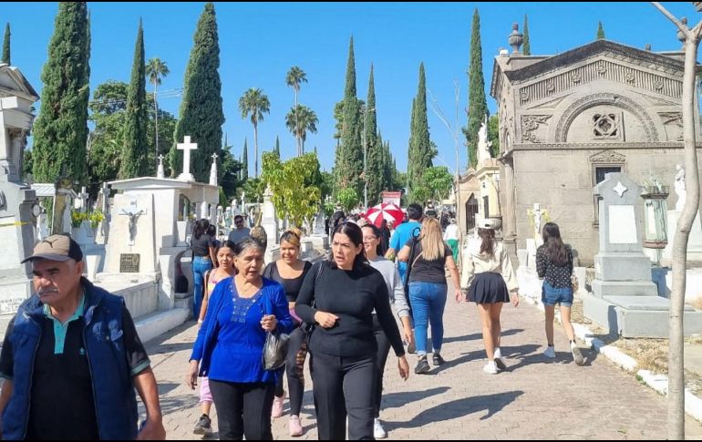 Este día abrirán las recaudadoras de la Tesorería Municipal ubicadas en los cementerios de Mezquitán, Guadalajara y Jardín. EL INFORMADOR / J. VELAZCO