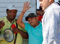 Luis Manuel Díaz Jiménez (de azul) dijo que durante los días que estuvo cautivo le garantizaron que no le harían daño. EFE/R. Maldonado