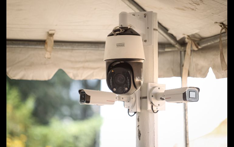Salvador Zamora, comentó que con la conclusión de la tercera etapa del sistema de vigilancia, podrán llegar a casi 2 mil cámaras de videovigilancia y más de 500 puntos de monitoreo para vigilar el municipio. EL INFORMADOR / H. Figueroa